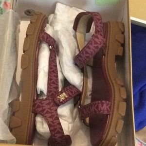 Super cute Michael Kors Dad sandals size 9.5 NEW